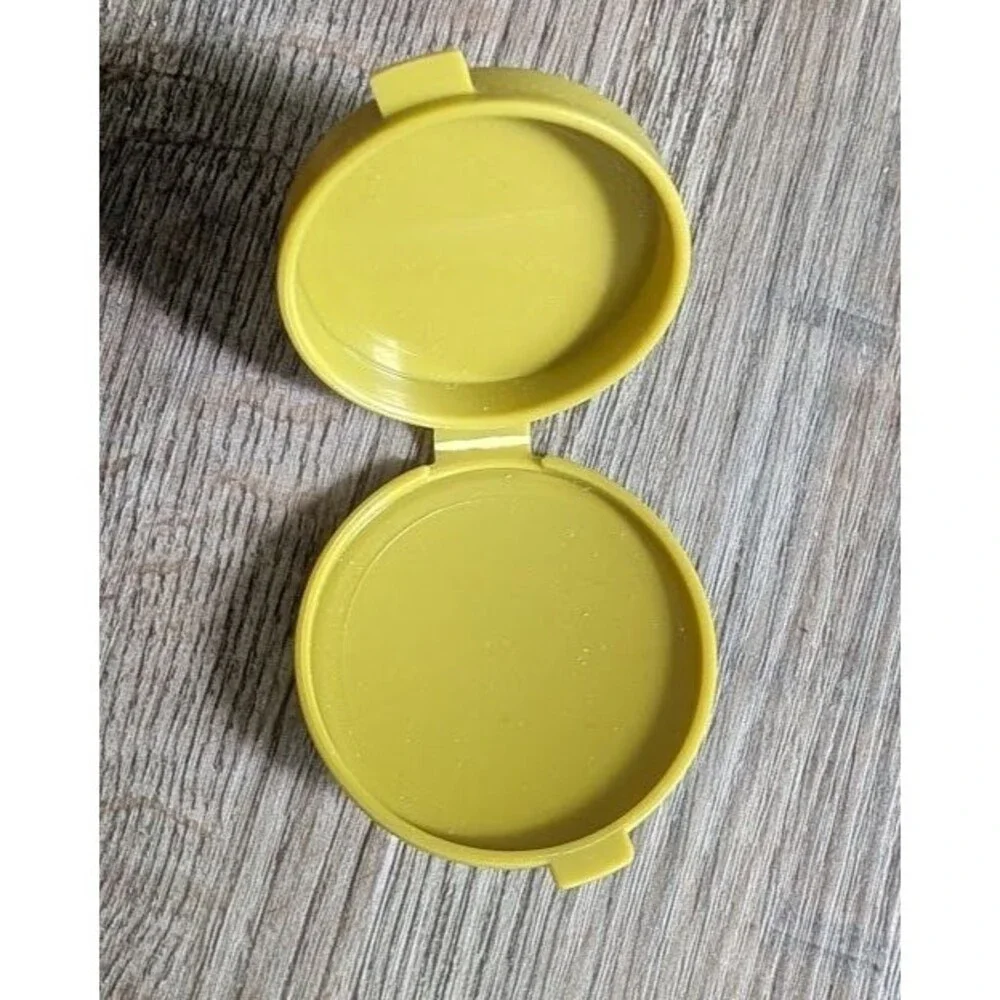 Vintage Tupperware Clamshell Pocket Pill Box Keeper Case Green Container 1224-8